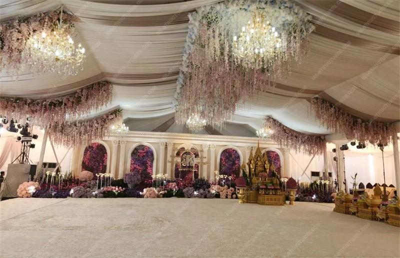 Tente de réception de mariage décorée de 20 m de portée