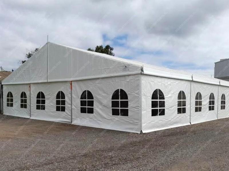 Grande tente événementielle blanche de 25 m