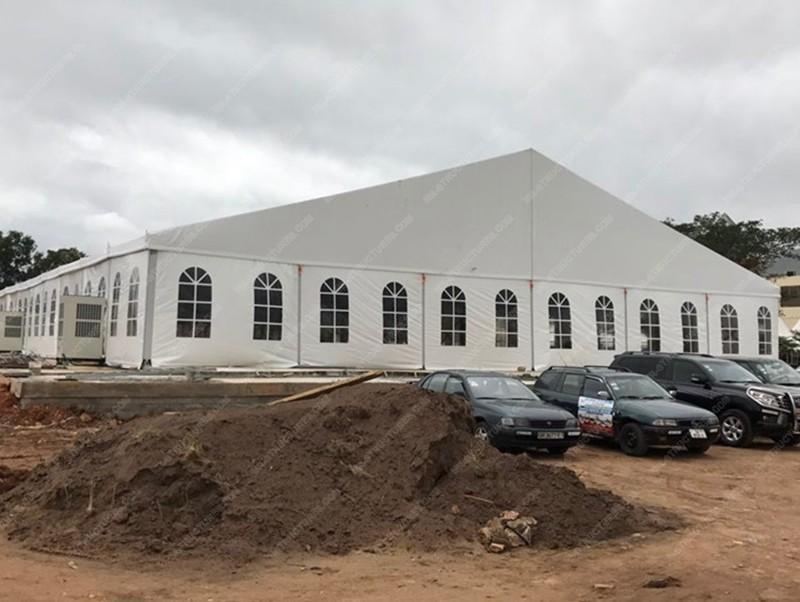 Tente événementielle à cadre en aluminium blanc de 30 m