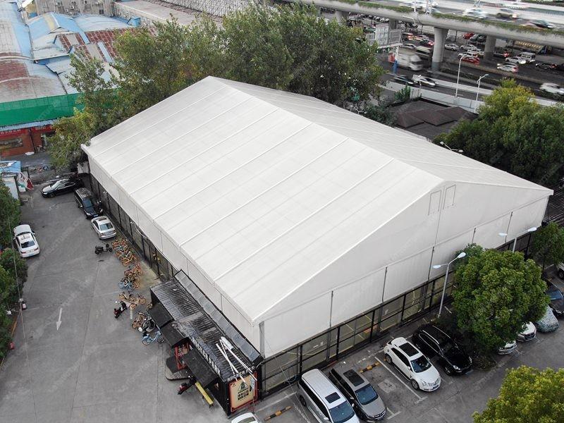 Tentes blanches pour événements sportifs