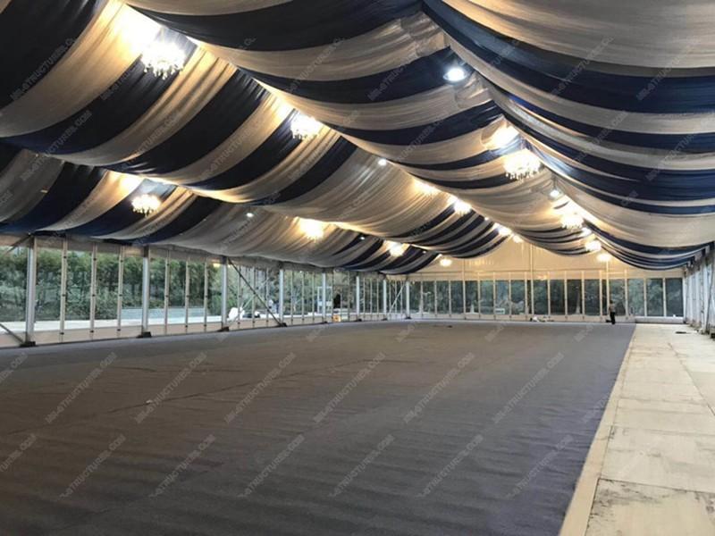 Carpas para eventos en iglesias con paredes de vidrio